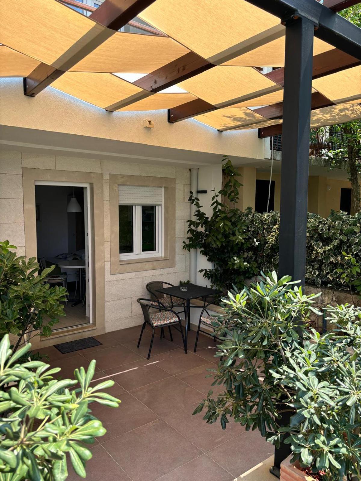 Adria 2 Apartment *